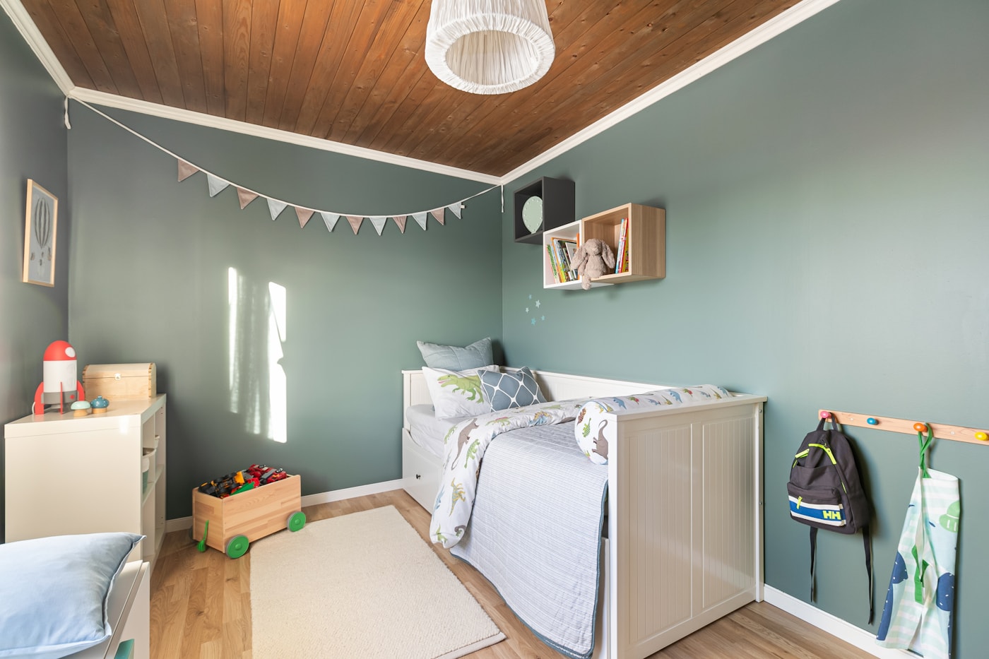 Photo editoriale: Chambre enfant: rangement bas pour plus d autonomie