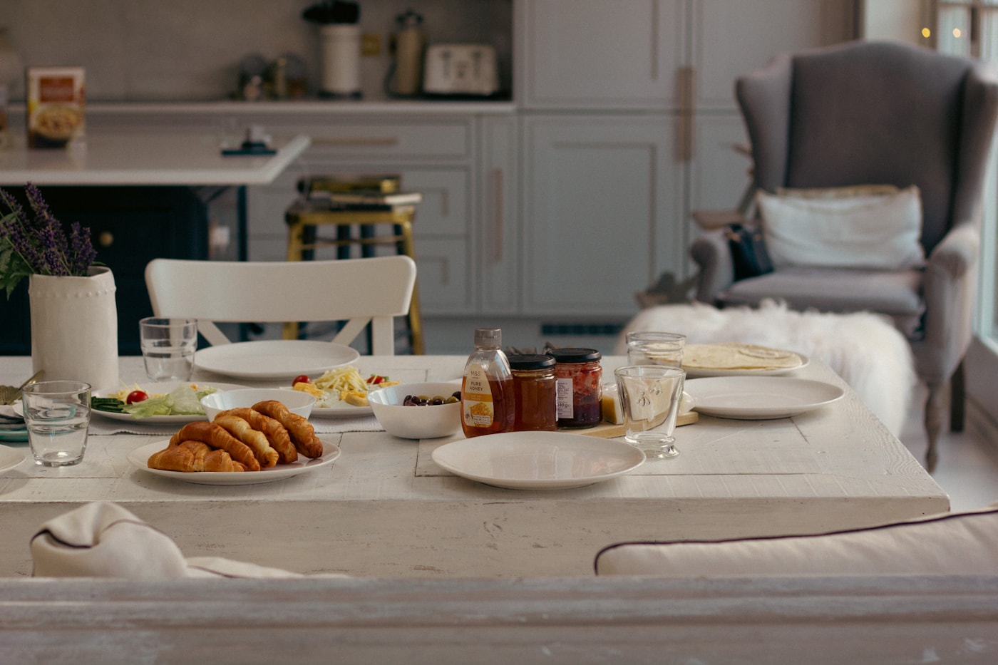 Photo editoriale: Petit déjeuner rassasiant: idées simples pour la semaine